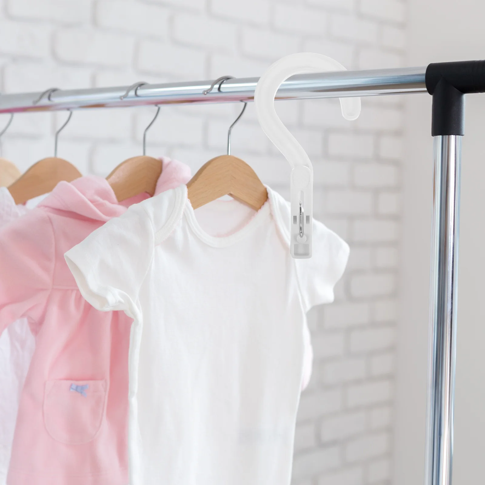 

24pcs Hook Hanger Clips Plastic Clothes Clip With Hook For Pants Towels Beach Bathroom Travel Use Laundry Hanging Accessories