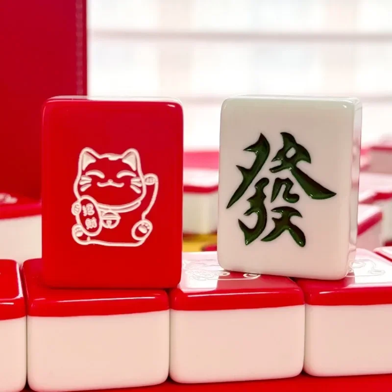 

Hand rubbing mahjong tiles, home mahjong to send relatives and friends, red lucky cat