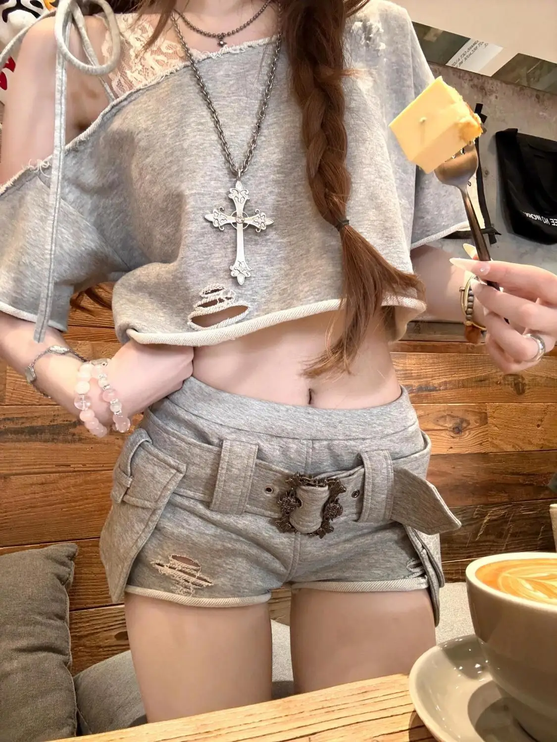 

Summer New Casual Slanted Shoulder Cutout Loose Short-sleeved Top, Gray Low-rise Shorts, Two-piece Set for Women