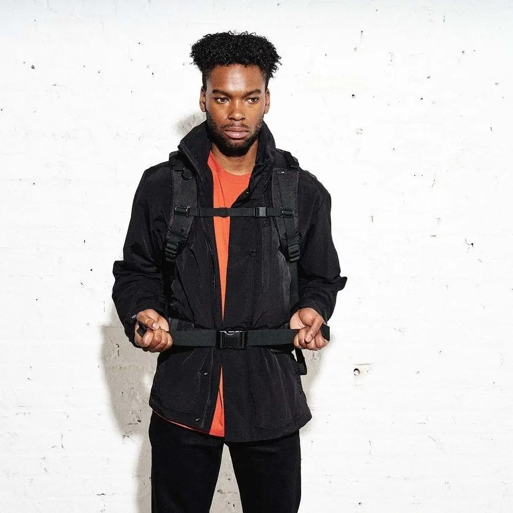 허리 지지 벨트는 편안함을 높이고 탈부착이 가능합니다.