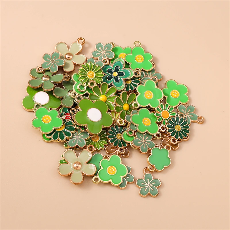 20 Stück niedliche, gemischte grüne Emaille-Blumenanhänger für die Schmuckherstellung, zum Basteln von Ohrringen, Halsketten, Armbändern und anderen Accessoires. – Detail 1
