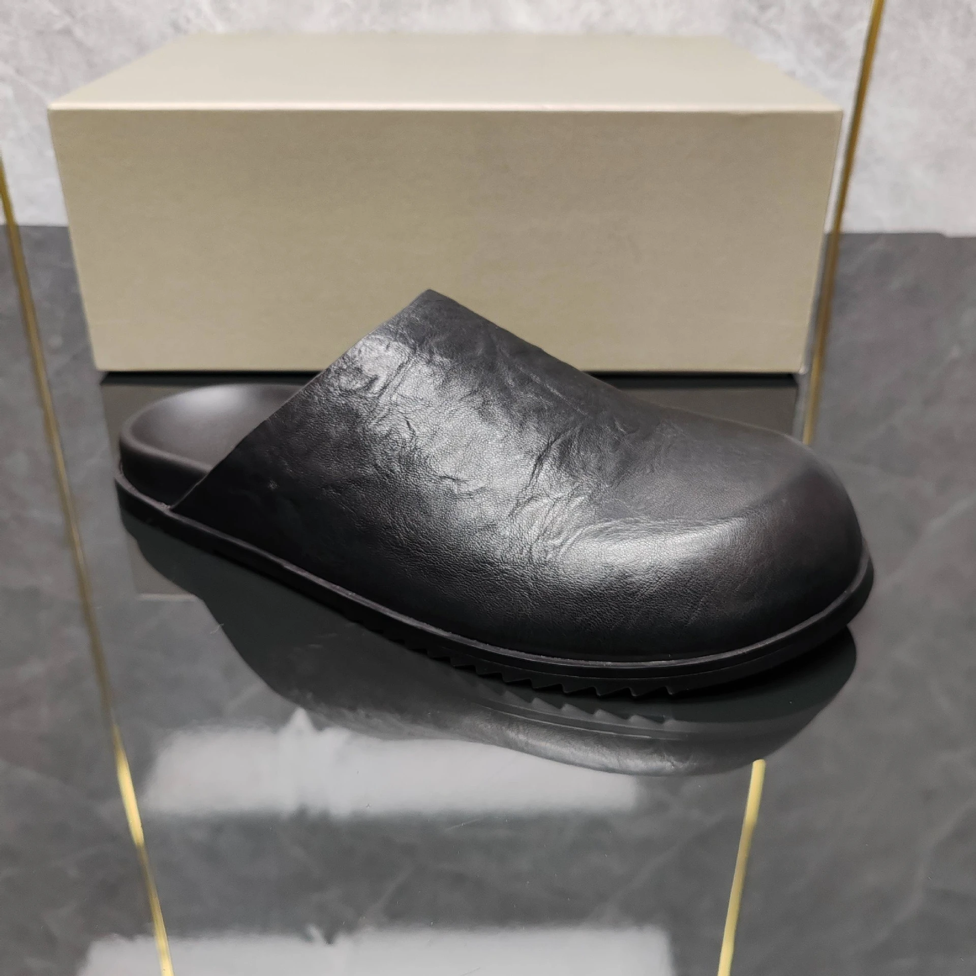 High Street Men Stylish and Comfortable Sandals Genuine Leather Slip on Lazy Versatile Casual Slippers
