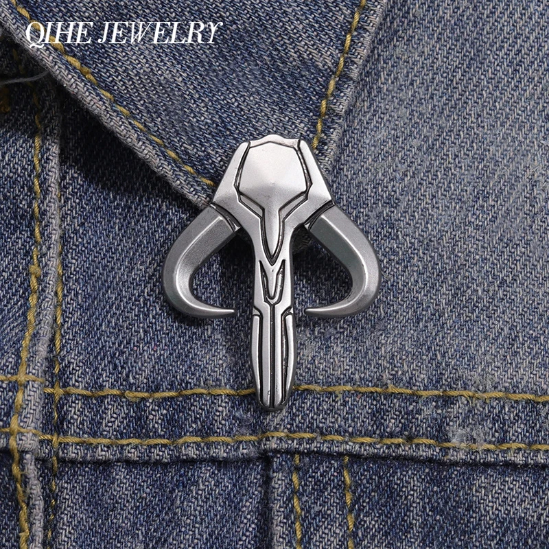 Game Weapons Enamel Pins Brooch Custom Silver Color Metal Brooches Backpack Lapel Hat Badges Punk Jewelry Gift for Fans Friends