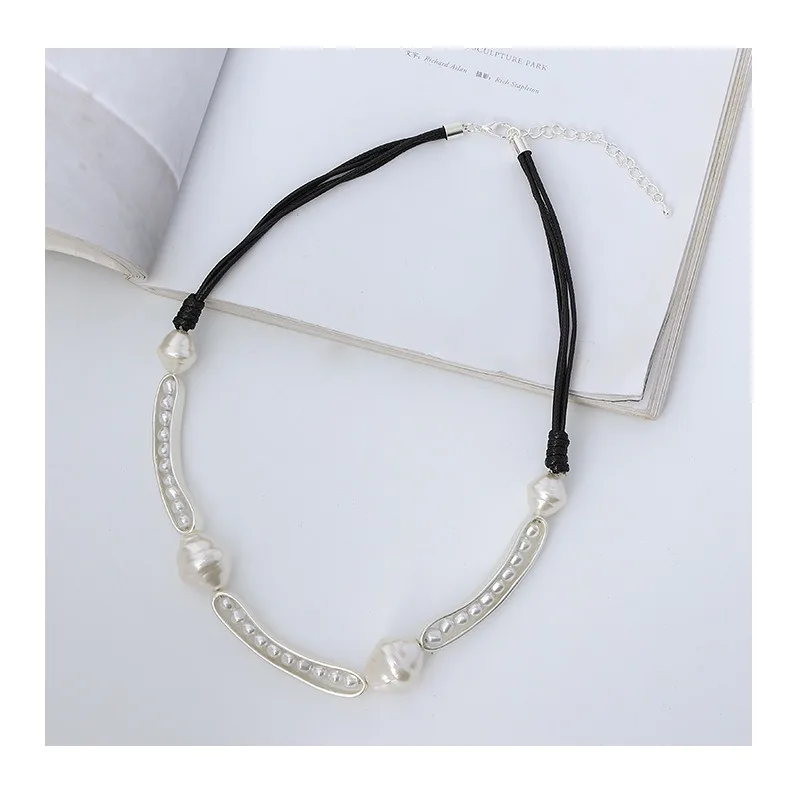 

New Pearl Necklace Collarbone Chain Women's Short High-end Fashion Jewelry Retro Simple Necklace