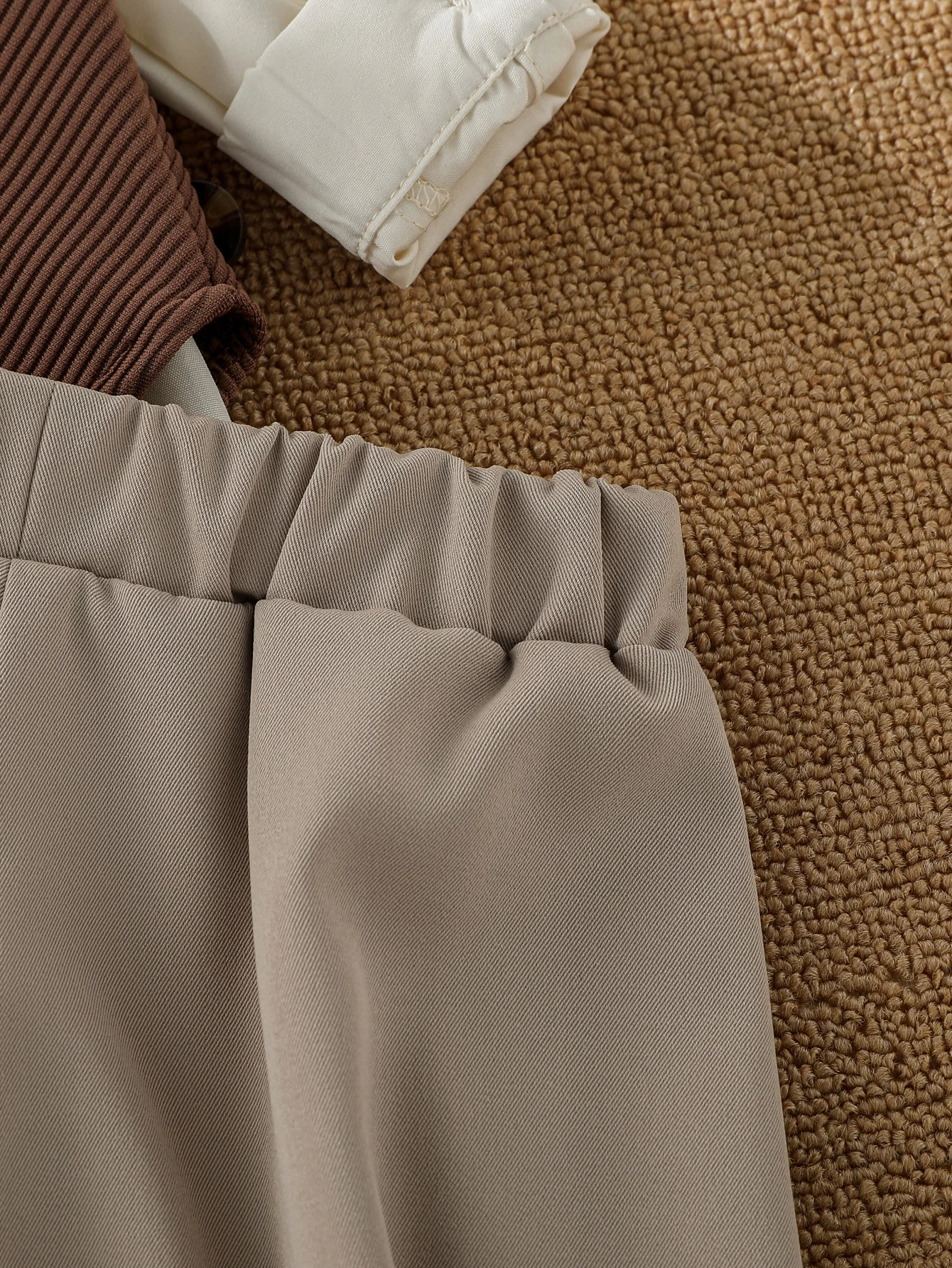 Jesienny garnitur dla niemowląt w stylu angielskim z kamizelką i trzyczęściowym zestawem z długim rękawem dla 1-letniego chłopca w stroju formalnym