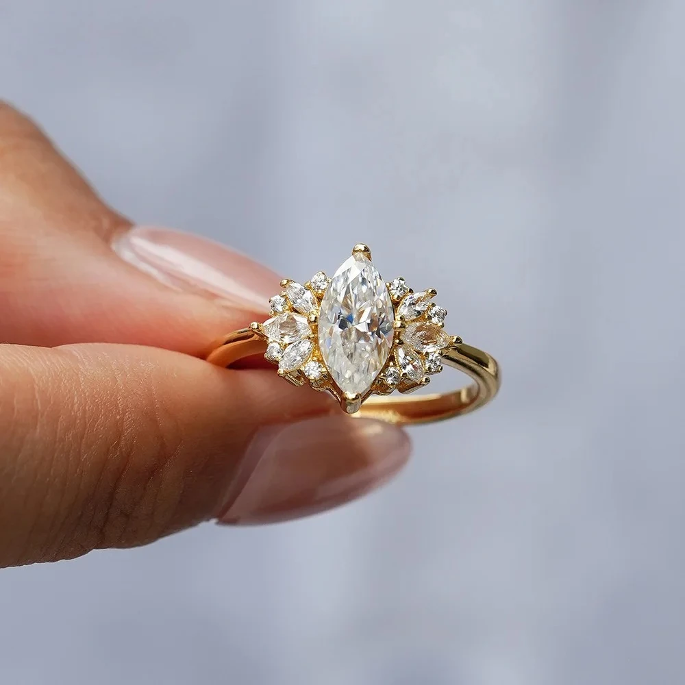 KyanGem Luxury-inspired Design Stylish Diamond-Cut Moissanite 18K Gold Ring Minimalist Versatile Wedding Band Timeless Jewelry