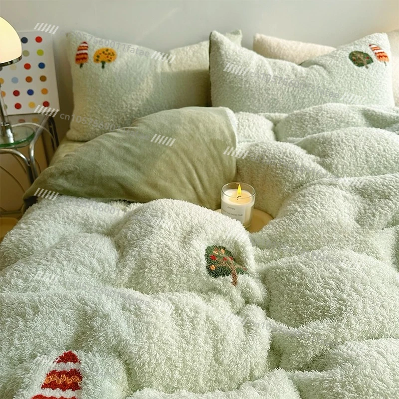 

Cure Cream Green Thickened Milk Fleece Four-piece Set, Winter Coral Fleece Farley Fleece