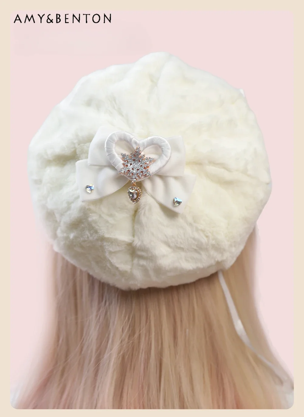 Temperament Princess Cute Pearl Plush Beret Original Handmade Snowflake Love Bow Sweet Berets Caps for Women 2024 New Winter Hat