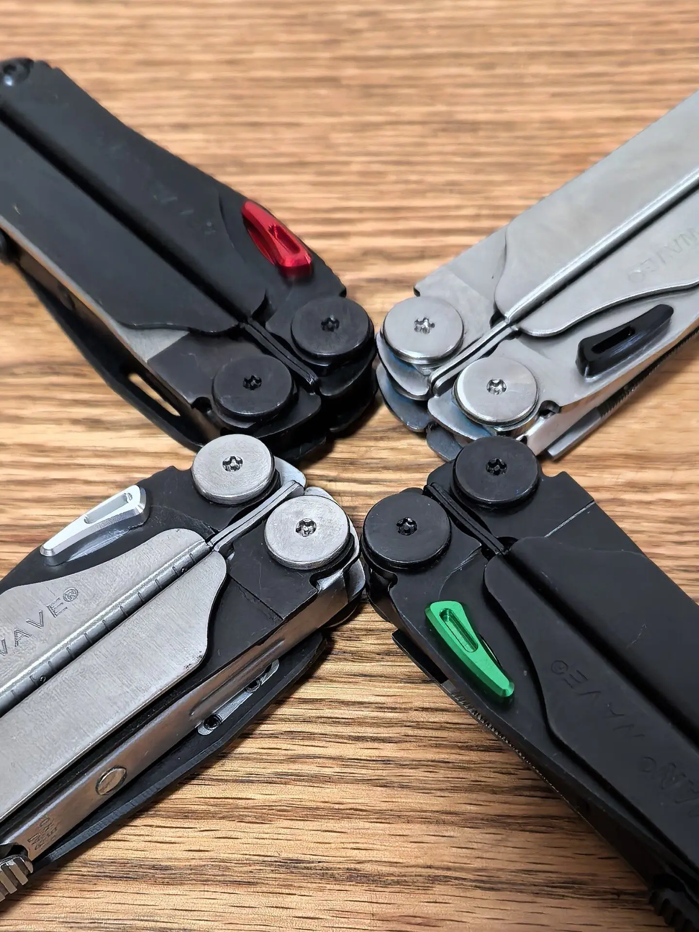 

2 шт. быстросъемных креплений для Leatherman Wave, 1,5x6 мм, разные цвета (мультитул в комплект не входит)