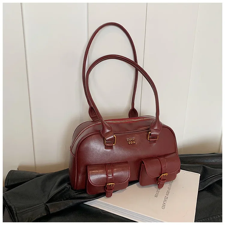 New Korean retro large capacity genuine leather shoulder bag with niche design for commuting and leisure crossbody bag