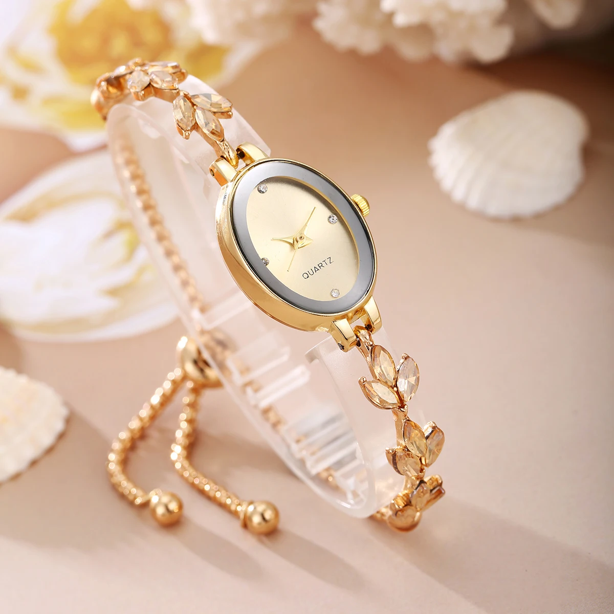 The latest style of women\'s trendy simple oval dial alloy quartz bracelet watch