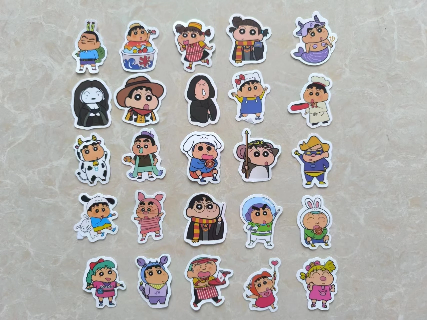 100PCS ไม่ซ้ําการ์ตูนน่ารัก Crayon Shin-Chan สติกเกอร์ส่วนบุคคลสร้างสรรค์ตกแต่งสติกเกอร์กันน้ํา Decals ของเล่นเด็ก