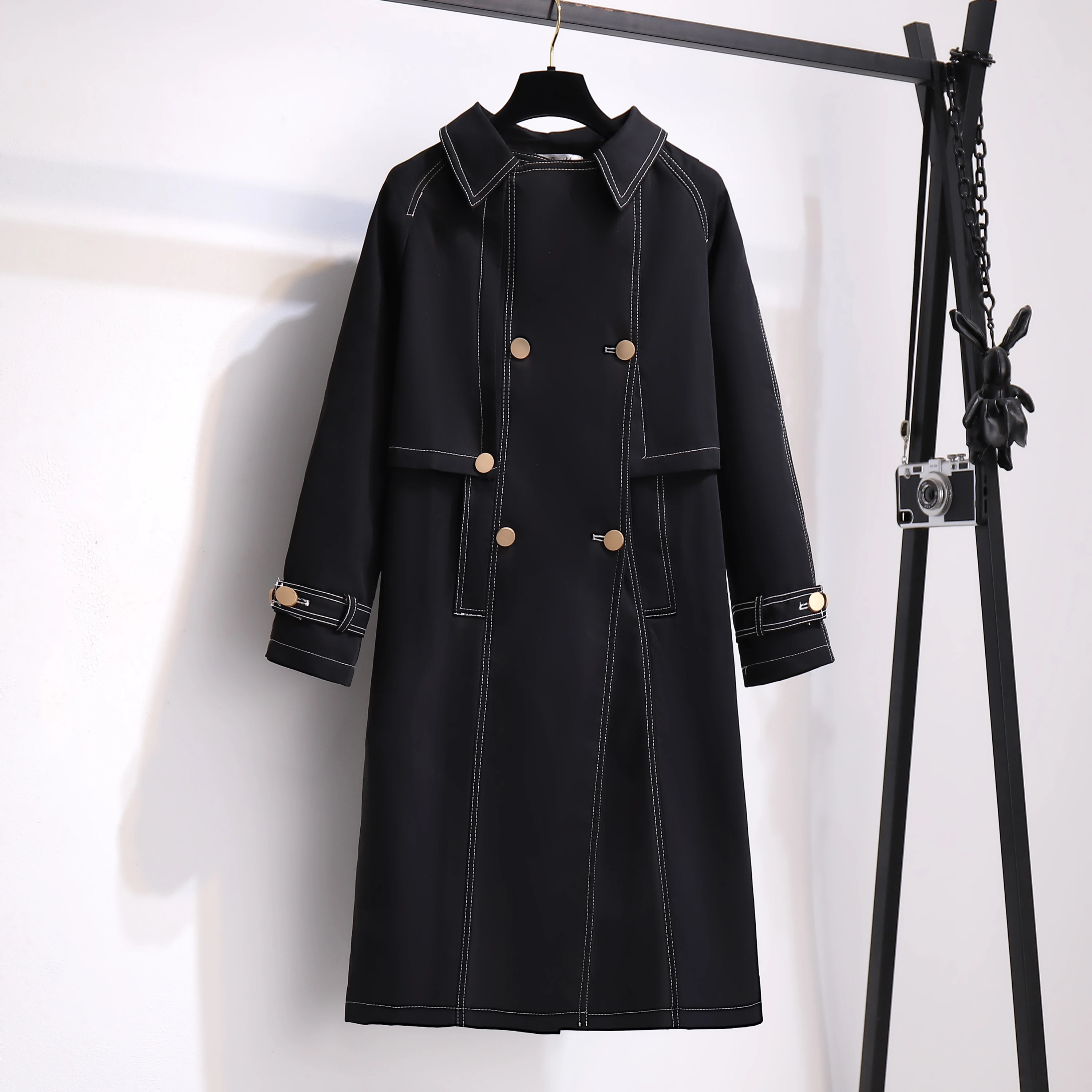 

SuperAen 2024 Autumn New Contrasting Metal Buckle Trench Coat for Women Loose Style Long Coat for Women