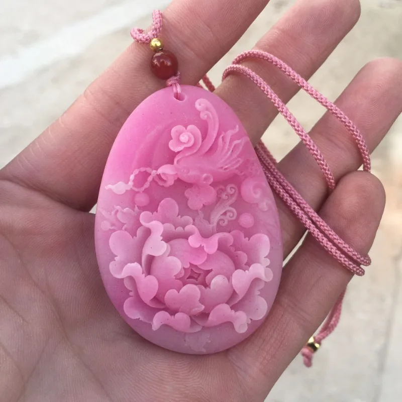 

Natural Peach Blossom Jade Opal Super Fairy Palace Feng Shui Toner Fengqi Peony Sweater Chain Pendant