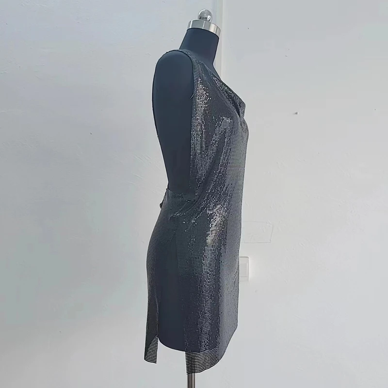 Silbernes Pailletten-Minikleid für Damen, glitzerndes, figurbetontes Partykleid mit Wasserfallausschnitt, sexy, ärmellos, rückenfrei, für Nachtclub und Abendveranstaltungen. – Detail 8