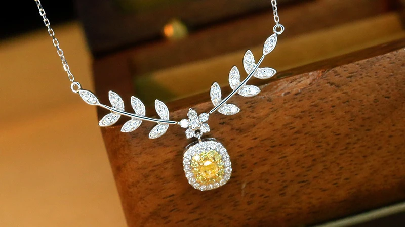 LUOWEND 100% 18K White Gold Necklace Women Romantic Style Real Natural Yellow Diamond Pendant Necklace High Engagement Jewelry