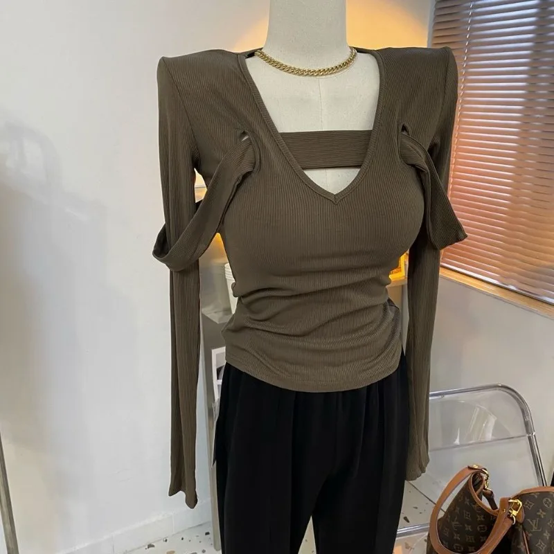 

Fashion V-neck Loophole Strap Slim Flat Shoulder Thread Cotton Long Sleeve T-shirt for Women in Winter Versatile Pullover