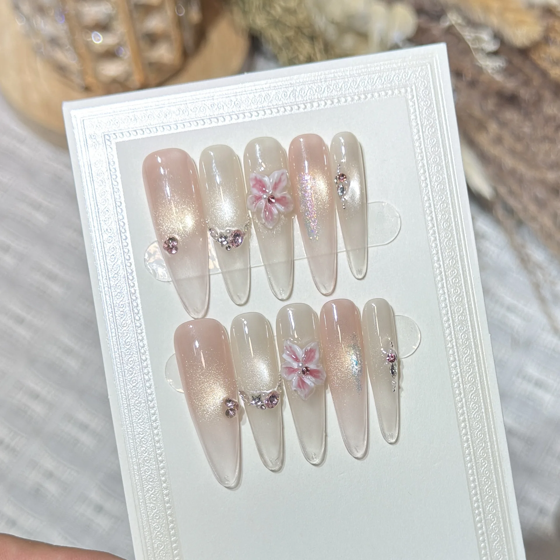

10 шт. Накладные ногти ручной работы, длинные, в форме шпильки, с блестками, эффектом кошачьего глаза, 3D-дизайном и цветочным узором, нежные, искусственные, для носки, типсы для нейл-арта