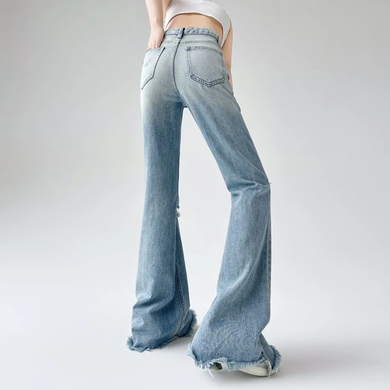 بنطلون جينز نسائي أزرق مغسول عالي الخصر بقصة ضيقة ومتوهج للتخسيس بحاشية متوترة وجرس قيعان طويلة من قماش الدنيم