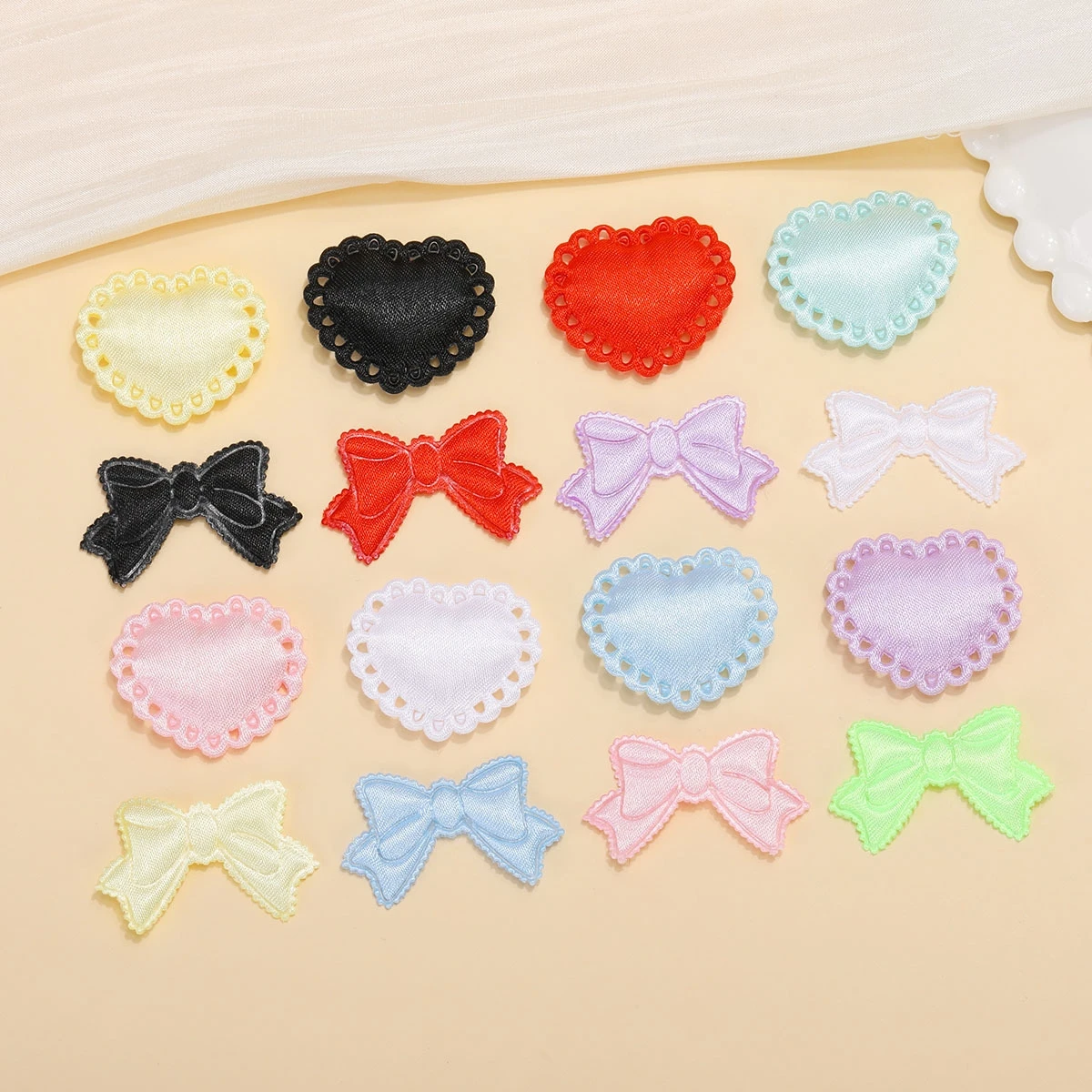 50 pçs tecido colorido acolchoado apliques costurar em remendos para diy artesanato ornamento fazendo suprimentos casamento dia dos namorados festa decoração