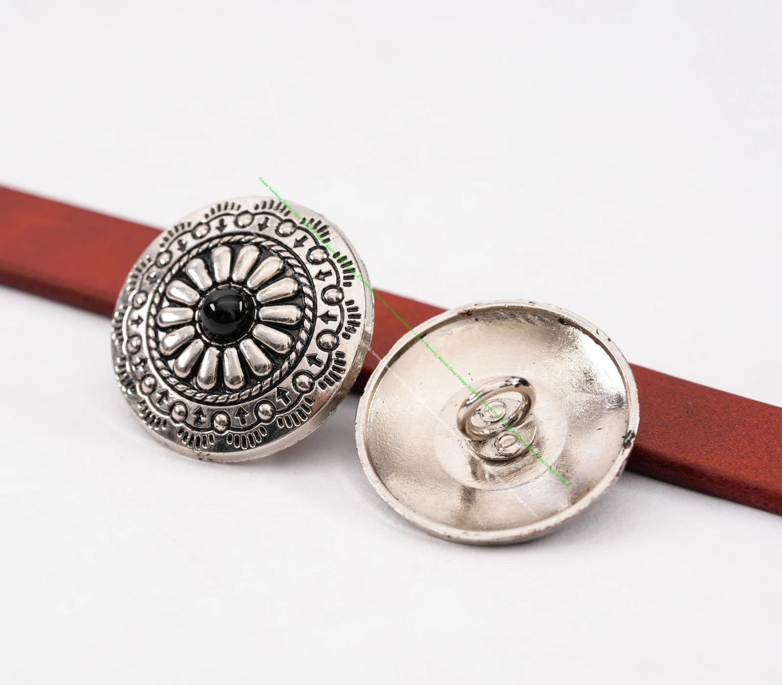 10pcs 30X30mm Western Flower Hair Bobbles Bling Silver Tribal Bead Flower Engraved Leathercraft Metal Shank Conchos Button