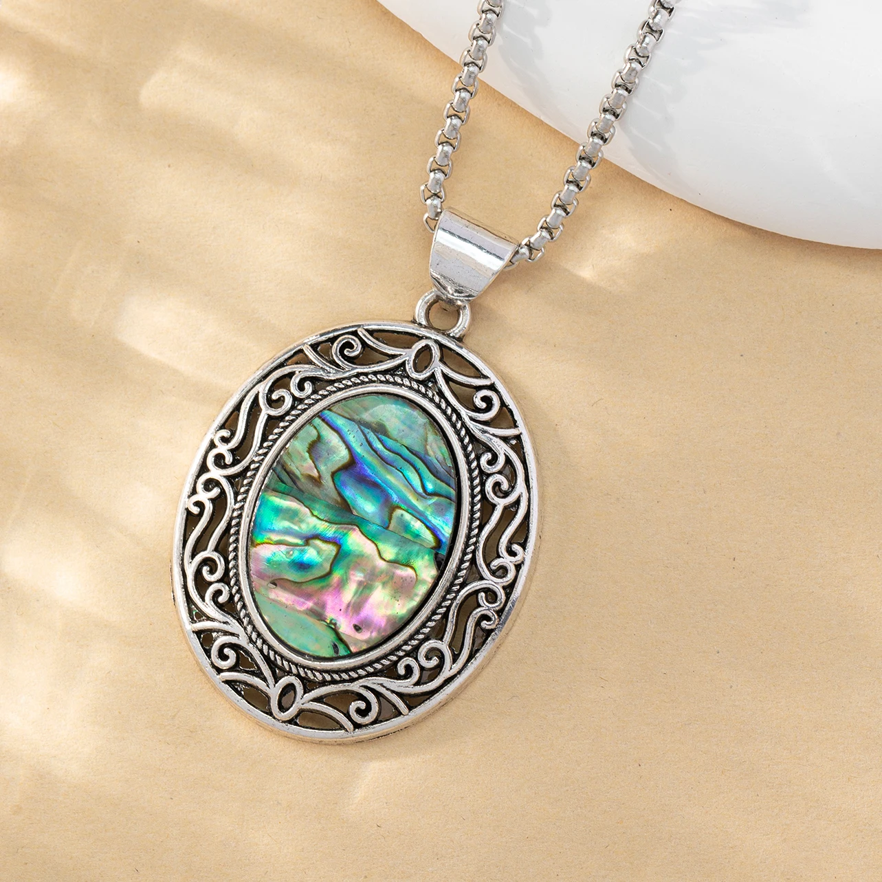 Charming Natural Abalone Shell Alloy Pendant Necklace Exquisite Retro Jewelry Accessories for Women's Anniversary Birthday Gift