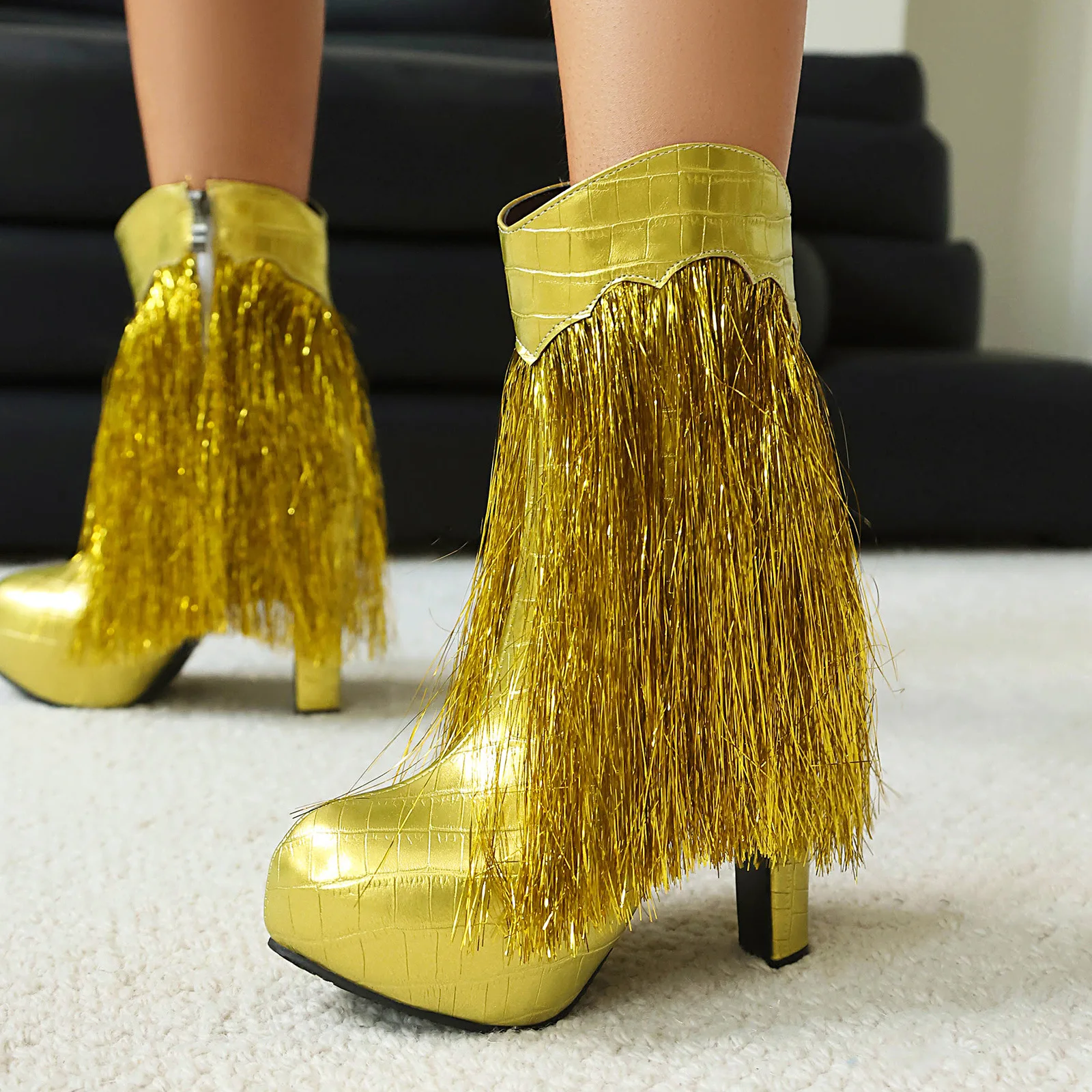 

Женские ботильоны, осенне-зимние кожаные ботинки с металлическим золотым крокодиловым узором и бахромой на платформе, на высоком каблуке с молнией сзади