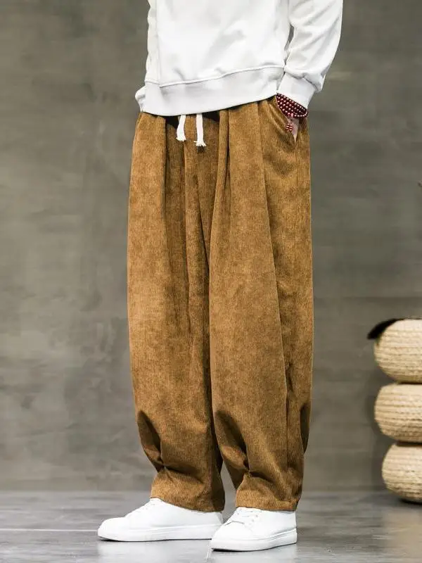 بنطلون شتوي رجالي من القطيفة السميكة مبطن بالفرو فضفاض وواسع الساق بتصميم عتيق يعكس الحيوية الشبابية