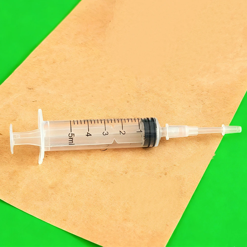 Industrielle Veterinärplastikspritzen mit Kapazitäten von 1000ml, 550ml, 350ml, 200ml, 100ml, 60ml, 20ml, 10ml, usw. Geeignet für Laborabgaben, industrielle Fütterung, Tierfütterung, vielseitigen