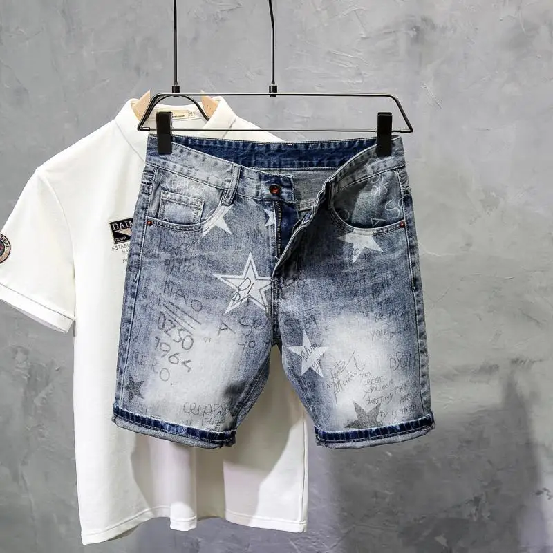

Новое поступление 2024, мужские джинсовые шорты с уникальным принтом, потертые и приталенные Дизайнерские летние повседневные Бриджи длиной до колена