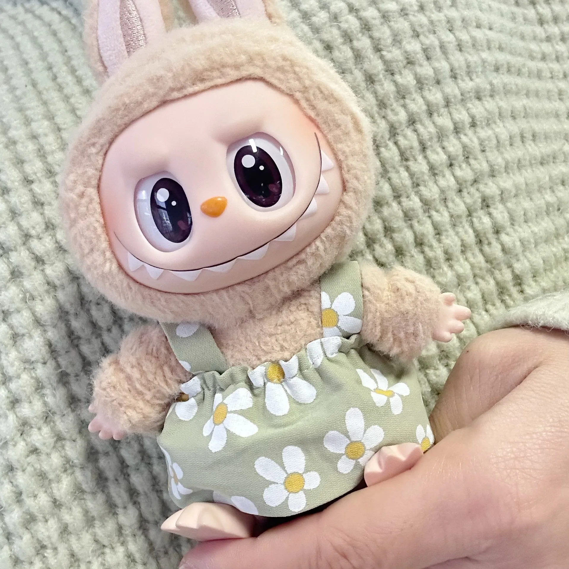 17 cm Plüsch Puppenkleidung Das Monster Labubu Outfit Zubehör Kleidung DIY Kinder Geschenk YE18B