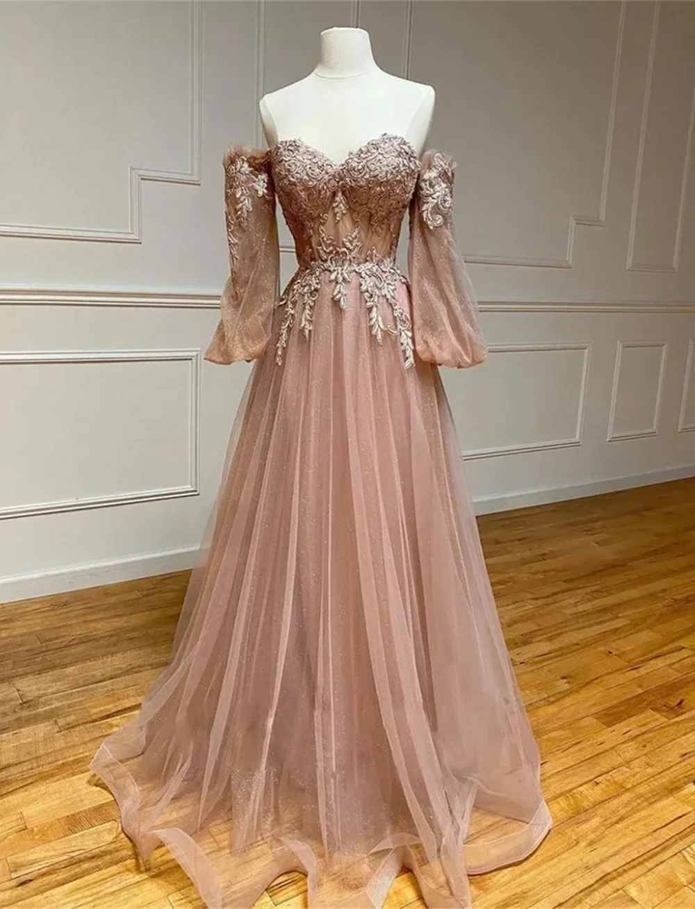 Customized Exquisite Strapless A-line Prom Dresses Alencon lace Open back Layered Fold Organza Floor length Evening  فساتين سهره