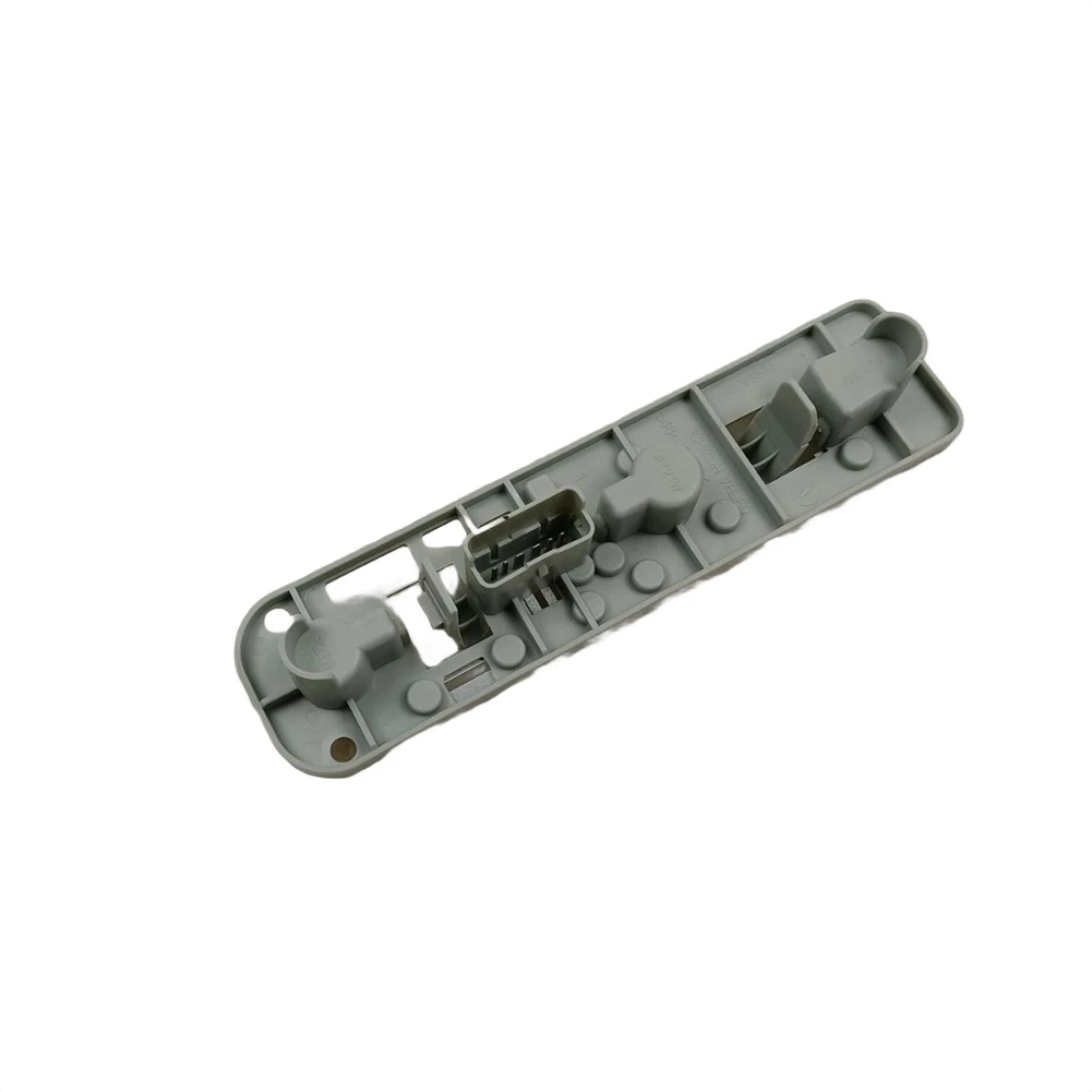 

Металлическая розетка из АБС-пластика. Розетка заднего фонаря серого, серебристого цвета. Не деформационная конструкция. Быстрая установка. Техническое обслуживание автомобиля.