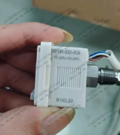 Digital Pressure Gauge MPX-R01N-6M-KA Suitable for Negative Pressure -101.3KPa to 101.3KPa, with LCD Display, Test OK