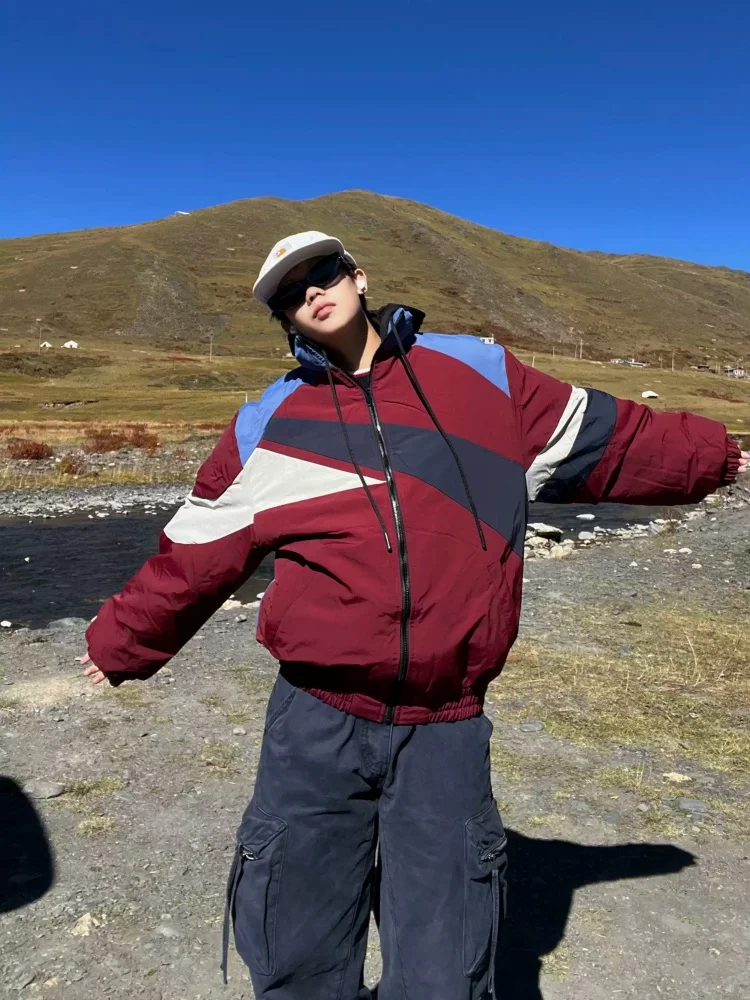 

Мужская куртка в американском ретро-стиле с контрастными вставками, на молнии, утепленная, спортивного стиля.