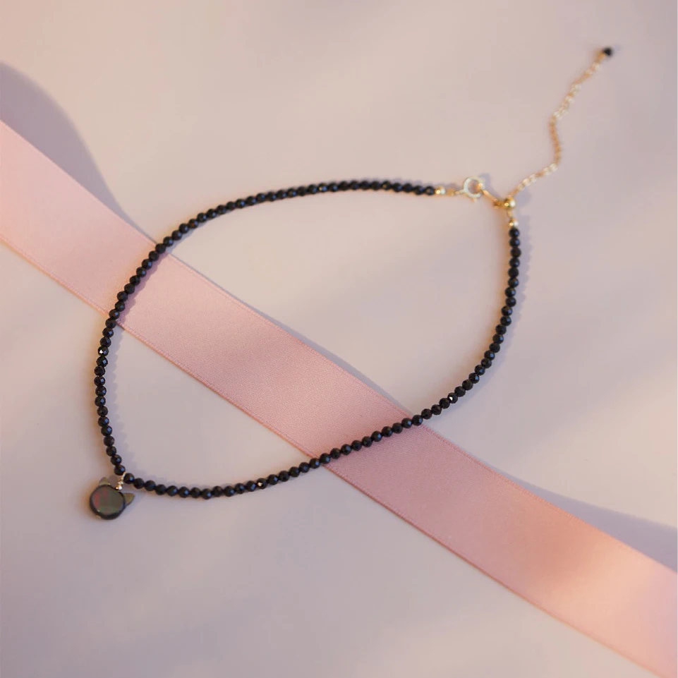 Elegant Tiny Beads Black Spinel Crystal Natural Shell Cat Pendant Choker Necklace for Women Party Jewelry Gifts