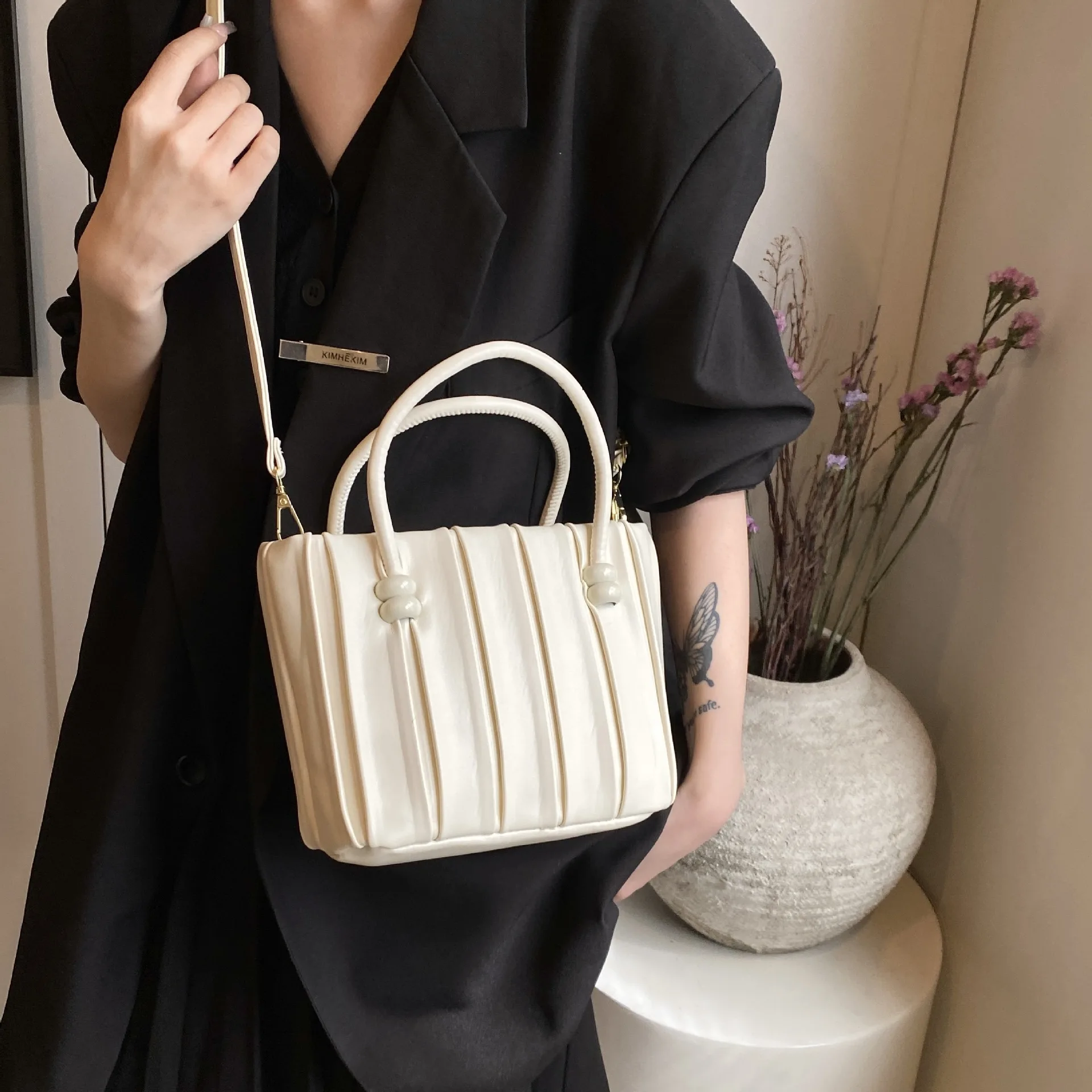 

Vintage Bucket Bag Textured Crossbody Purse for Women Minimalist Top Handle Tote Elegant Shoulder Bag Retro Day-to-Night Bag​