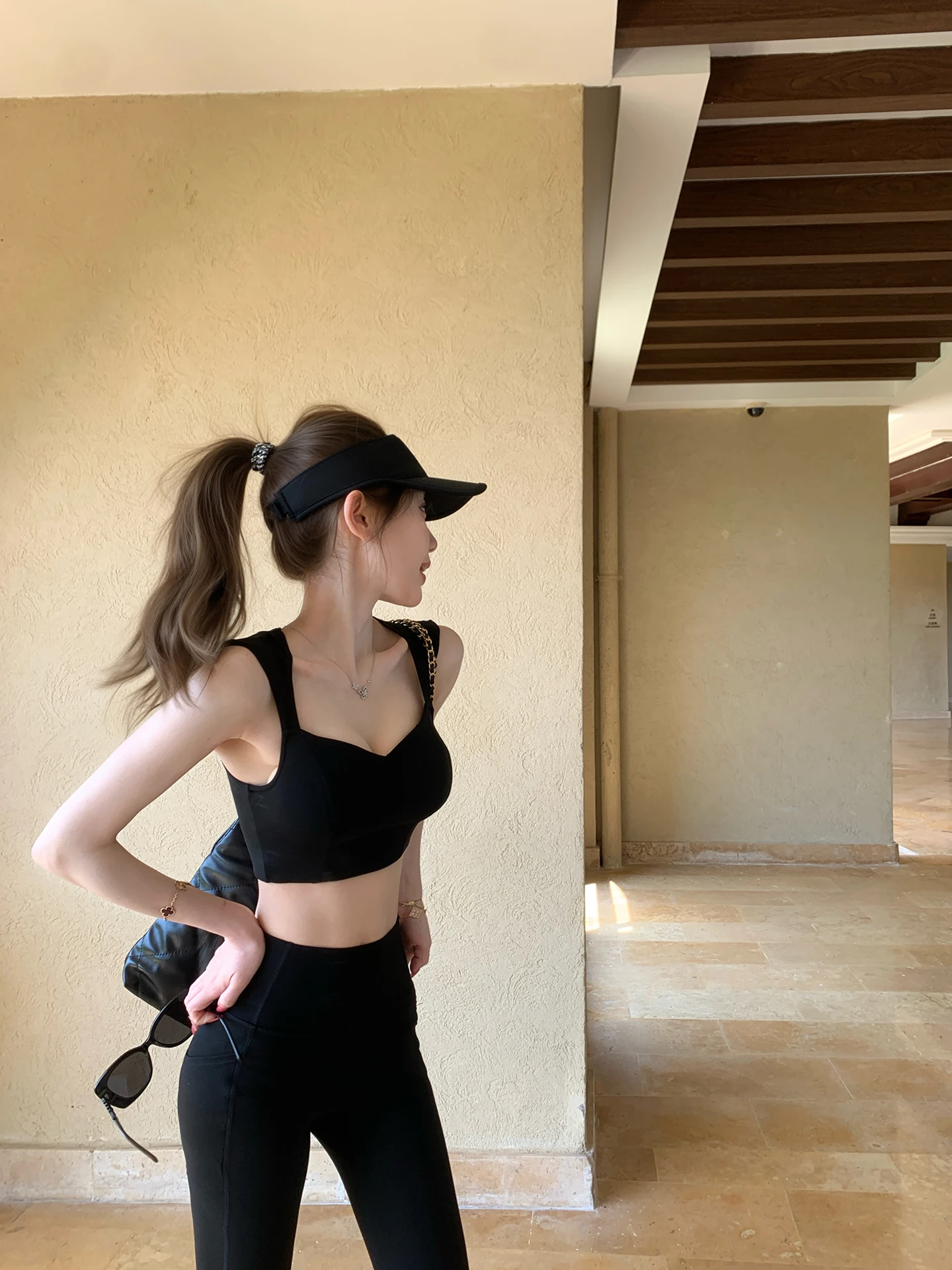 

Chill Qiaoer Casual Sports Comfortable Slim Fit Yoga Pants Set Women's Fashion Spring Collection Two-Piece Suit