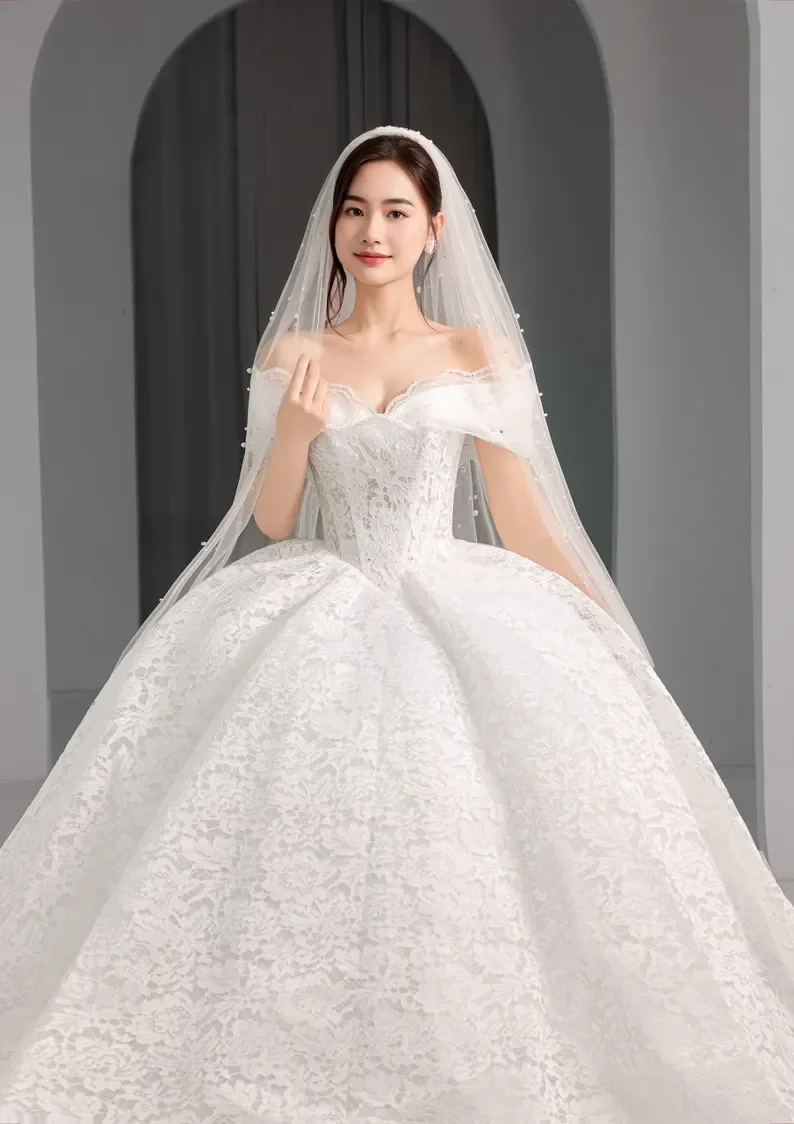 New White A-line Sexy Off Shoulder Ball Dress Wedding Dress Luxury Lace Stickers Bridal Dress Vestido De Noiva Customized view 2