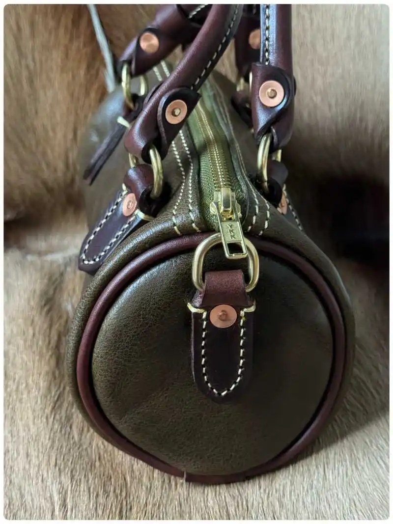 Lässige Outdoor-Handtasche für den Alltag, luxuriöse handgefertigte Damenhandtasche aus pflanzlich gegerbtem Rindsleder, modische Designer-Umhängetasche aus echtem Leder für Damen. – Detail 9