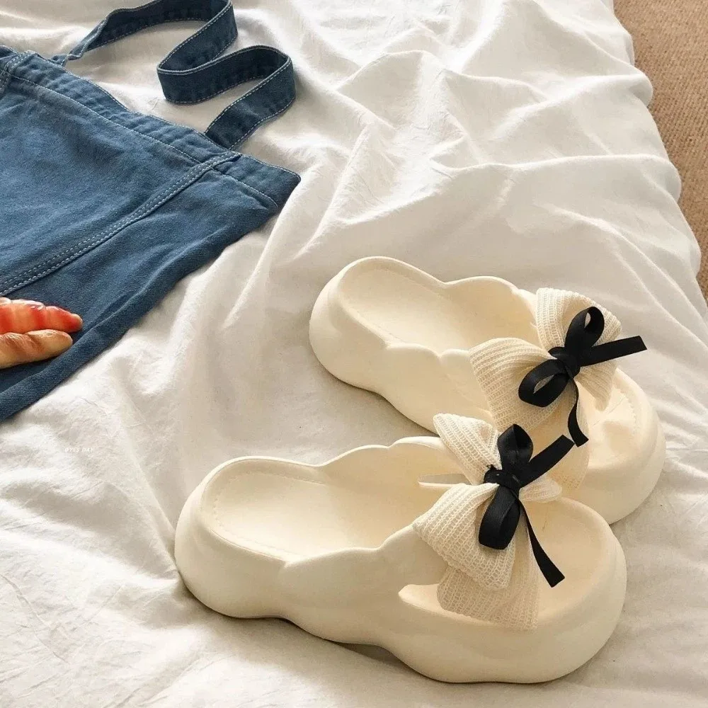 Нескользящие тапочки-облака с бантом, увеличивающие рост, черно-белые шлепанцы с бантом, сандалии, универсальные повседневные женские тапочки на толстой подошве