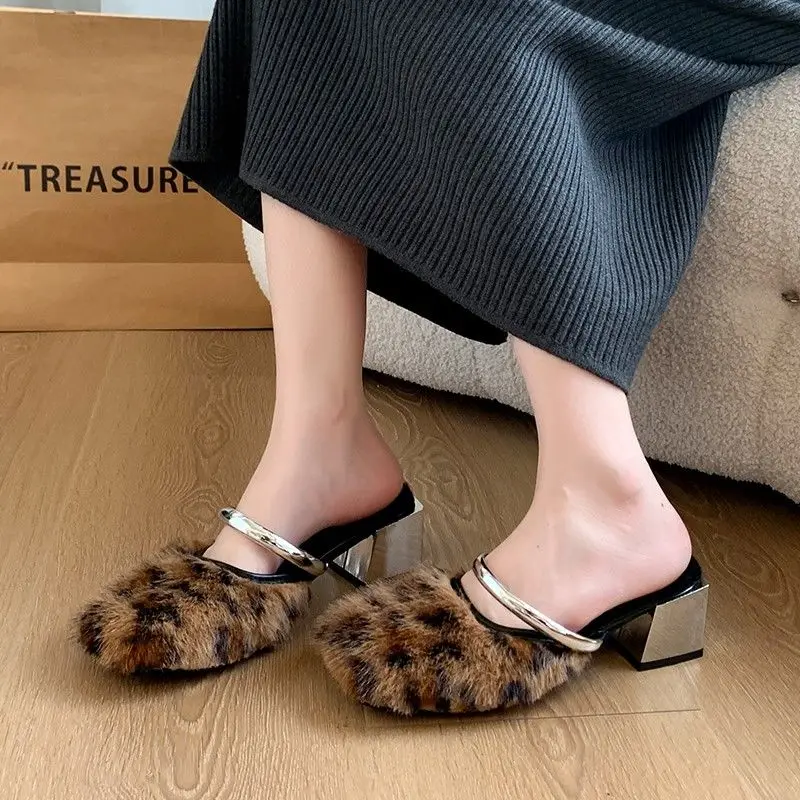 

Design Leopard Artificial Plush Womens Slippers Outdoor Fashion Slip-on High Heeled Mules Shoes Winter Home Fluffy Slippers
