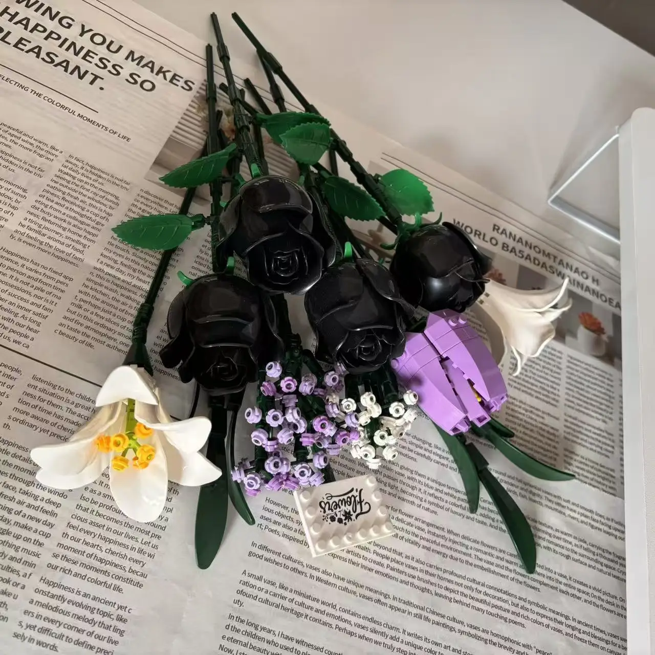 

Цветы из строительных блоков в виде черных роз, подходят в качестве подарков для женщин, мам, подруг на Хэллоуин, День благодарения, Рождество, День святого Валентина, подарков на день рождения, искусственных цветочных композиций, коллекций растений, укра