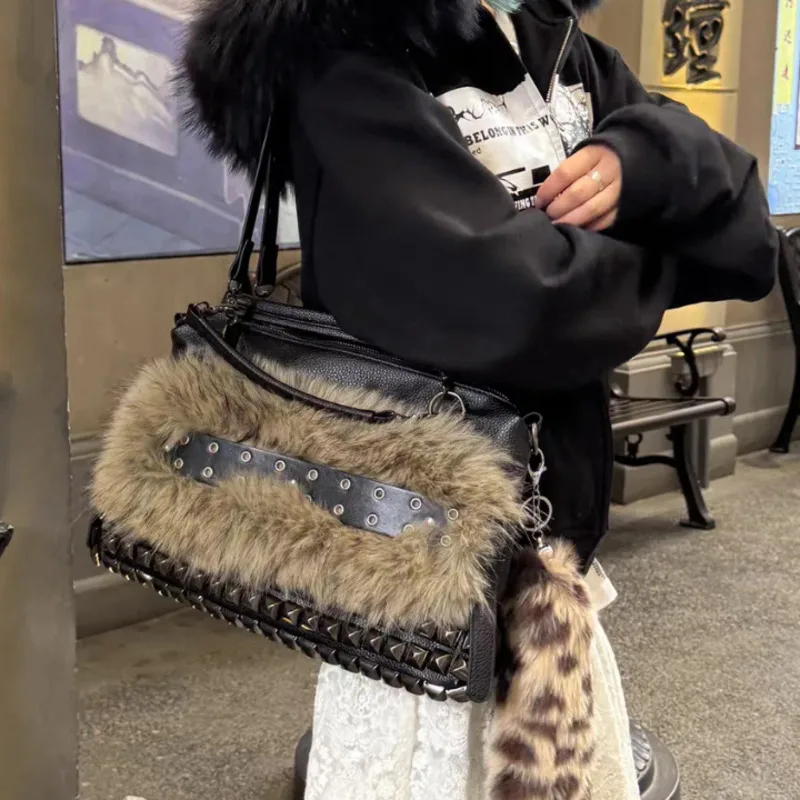 

Y2K Autumn Winter Rivet Armpit Bag Women Trendy Cool Niche Large Capacity Crossbody Bag Commuting Belt Decoration Hairy Tote Bag