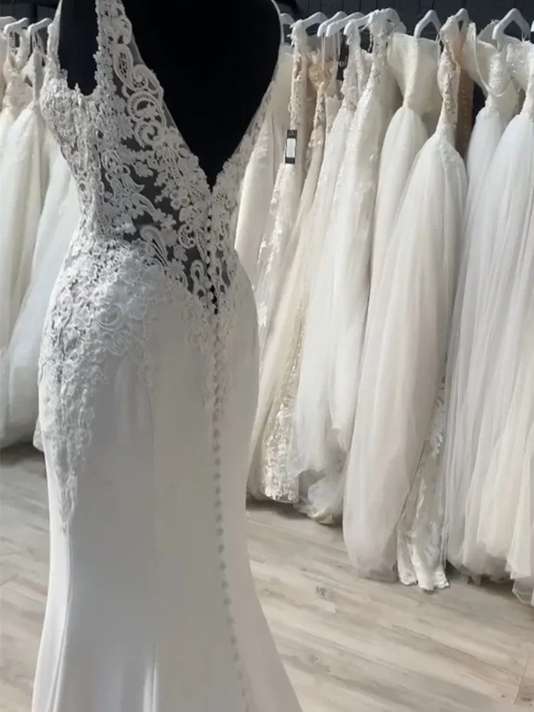 Robes de mariée en dentelle personnalisées, col en V, dos transparent, train de balayage, boutons, patients de jardin et de pays, quoi que ce soit