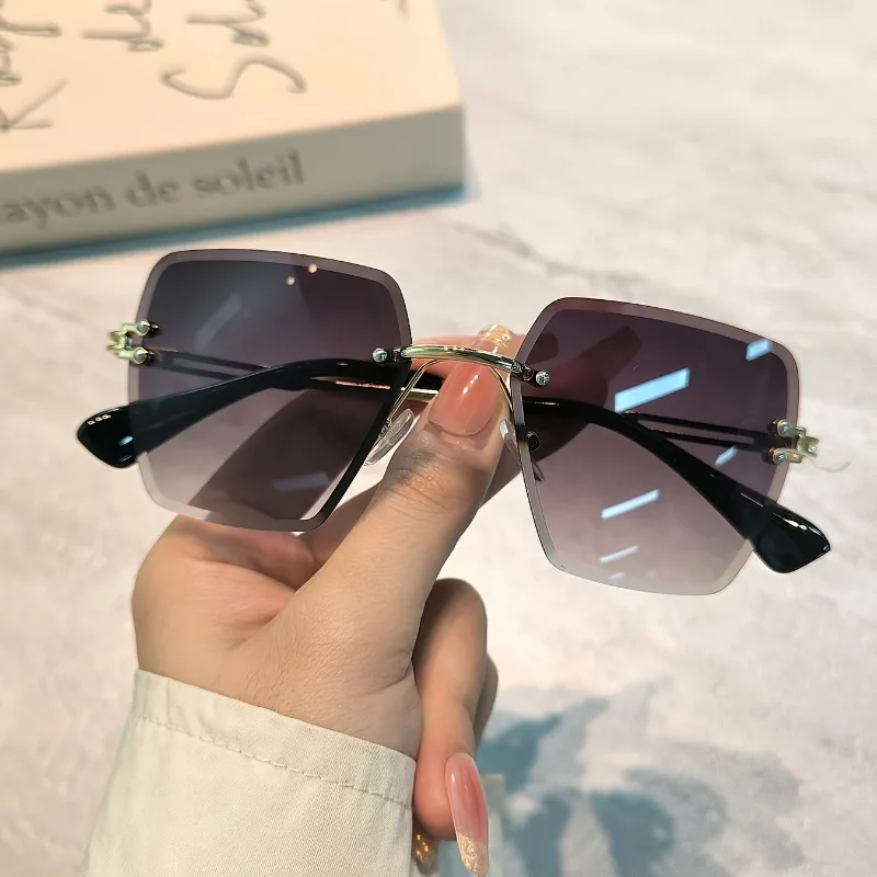 Retro-Mode-Sonnenbrille mit quadratischem Farbverlauf für Damen, modische randlose Strand-Sonnenbrille mit Farbverlauf, UV400-Brille – Detail 2