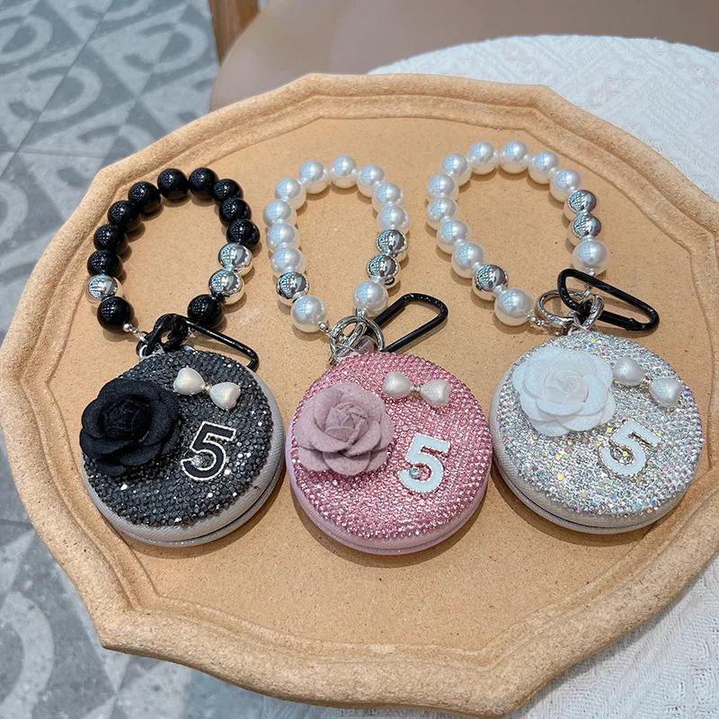 

Luxury Full Crystal Camellia Key Chain for Women 2026 Zircon Heart Shaped Mirror Bag Pendant Sweet Pendant Fashion Jewelry