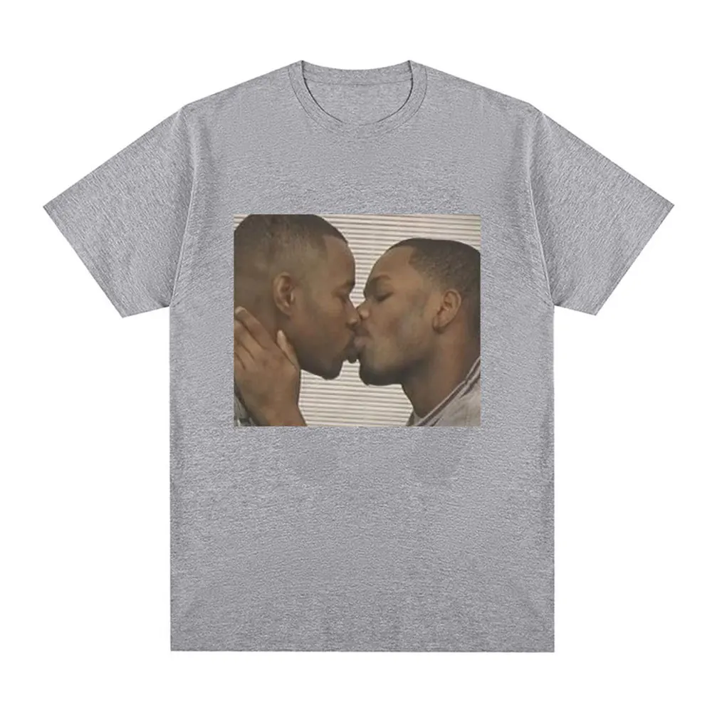 Funny Two Men Kissing Meme T Shirt Men Women Fashion Hip Hop Vintage T-shirt 100% Cotton Casual Loose Short Sleeve T-shirts Tops