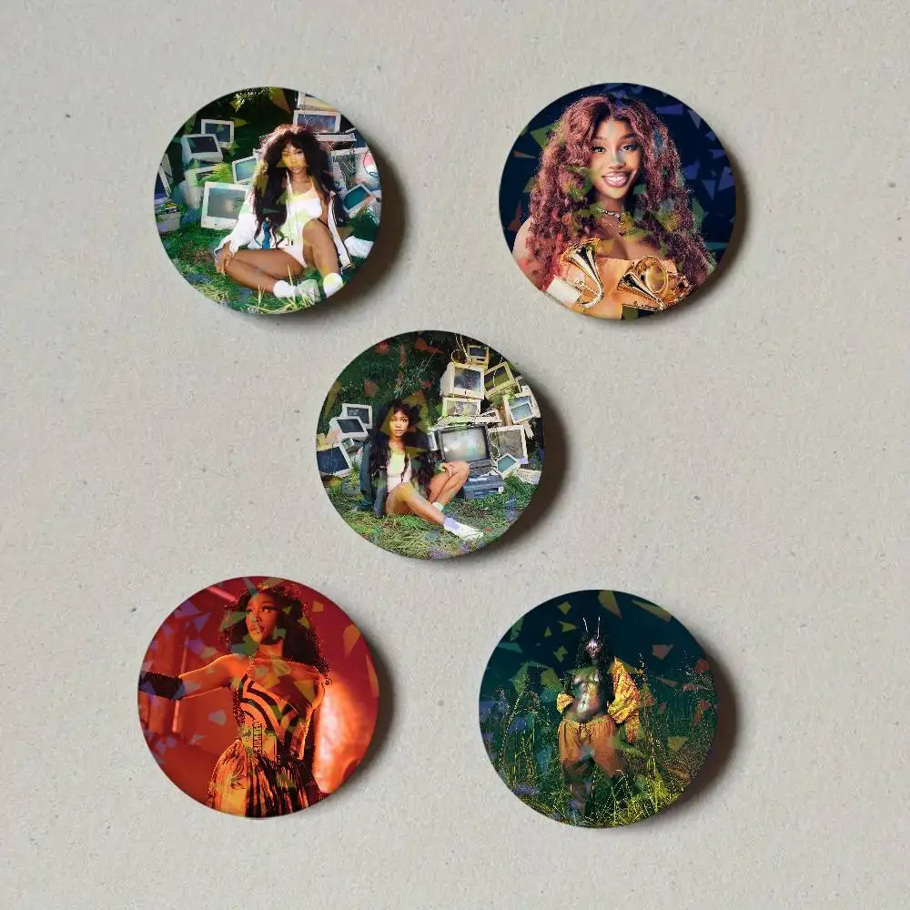 Singer S-Sza Laser Button Pins Backpack Clothing Decor Brooch Fiction Badge Jewelry Gifts
