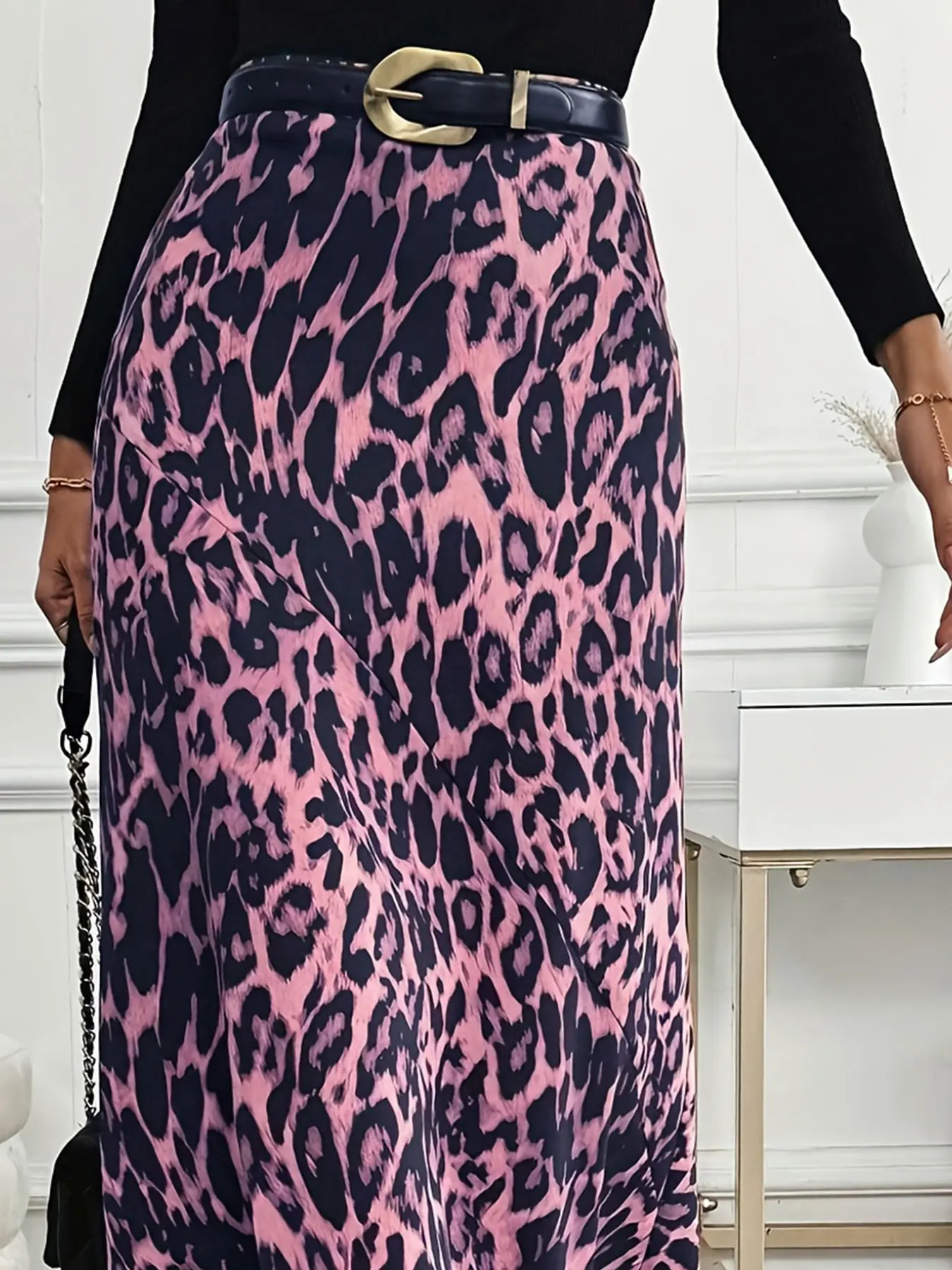 المرأة زائد حجم تنورة الخريف